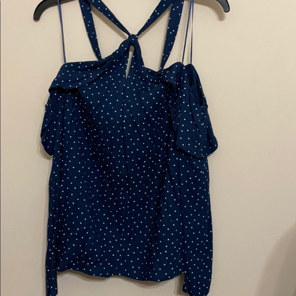 ✨4 for $20✨Cold Shoulder top - Picture 4 of 6